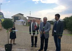 La Stazione di ricerca Enza Zaden di Santa Croce Camerina, Ragusa, e' stata inaugurata il 5 giugno 2015. In foto, il taglio del nastro da parte del vicesindaco di Santa Croce Camerina, Francesco Corallo.