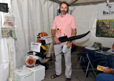 Il ricercatore dott. Gianni Tacconi e' anche attivamente impegnato sui sistemi per l'impollinazione dell'actinidia.