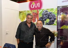 Carlo Lingua, vicepresidente AVI (a destra) insieme a un cliente.