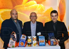 Vincenzo, Biagio e Paolo Parlapiano presso lo stand aziendale. Parlapiano Fruit e' specializzata in arancia bionda di Ribera (a marchio DOP) e anche in pere estive di varieta' Coscia.