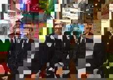 "Franco Nipoti, commerciale estero di Spreafico, ha evidenziato come la fiera madrilena sia "a misura d'uomo" rispetto ad altri eventi internazionali ormai troppo grandi e dispersivi. Al centro della foto, il titolare Raffaele Spreafico e, a destra, Claudio Scandella."