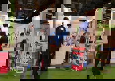 "Con una mission aziendale che non e' solo quella di proteggere il prodotto del cliente ma di "vestirlo" in modo innovativo dotandolo di una stampa di alta qualita' e di grande effetto visivo, la Ghelfi Ondulati e' sbarcata a Madrid con Frankie, il nuovo prodotto all'insegna del risparmio economico e della logistica. Un unico imballo dal produttore al consumatore, interamente riciclabile e compostabile."