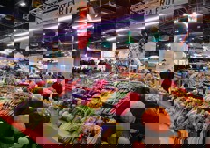 "Passeggiando tra gli stand, anche una sorta di mercato rionale "a padiglione aperto"."