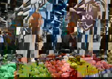 In posa per FreshPlaza, Simone Pilati, direttore del Consorzio La Trentina (a destra) e Andrea Valerio, direttore commerciale. Per La Trentina questa e' stata la prima partecipazione a Fruit Attraction come espositore.