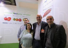 Il team Med Hermes Vegetable Seeds in fiera insieme al general manager Alfredo Amoroso, secondo da destra.