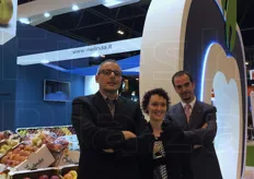 Da sinistra: Federico Barbi (responsabile diretto delle esportazioni in terra iberica e direttore commerciale del Consorzio), Giovanna Turrini (responsabile esportazioni in Spagna e Portogallo) e Andrea Fedrizzi (marketing specialist).