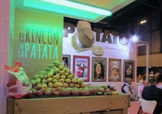 "L'angolo delle patate di Patatas Gomez, impresa familiare spagnola di Saragozza, famosa per aver reinterpretato alcuni classici dell'arte in "chiave pataticola"."