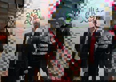 Lo stand della cooperativa Alma Seges. I soci operano nelle zone ortofrutticole piu' vocate del Mezzogiorno d'Italia. Le produzioni piu' importanti sono lattughe, indivie, lattughine da taglio (IV gamma), sedano, prezzemolo, asparagi, carciofi, spinaci, fragole, meloni e angurie, pesche e nettarine, agrumi. In foto, il primo a destra e' Aristide Valente (presidente Alma Seges), al centro Amleto Elia.