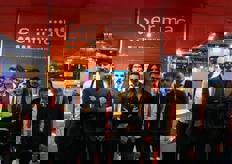 Il team Ser.mac in fiera a Madrid: Alessandro Pasi, Stefano Crociani, Matteo Crociani, Raul Pelella, Manuel Sama, Daniela Longhi, Iacopo Gemma, Roberto Prosapio e Vilmer Guidazzi.