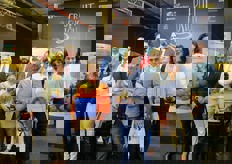 Foto di gruppo al termine della cerimonia di premiazione, alla quale ha partecipato anche il direttore generale Josef Wielander (secondo da sinistra, in seconda fila).