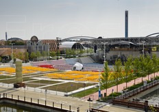 In un arco di sei mesi di durata (dal 1 maggio al 31 ottobre 2015), sono stati 21,5 milioni i visitatori dell'Esposizione Universale Expo Milano 2015, di cui 2 milioni gli studenti, 7 milioni gli stranieri. Effettuate 300 visite istituzionali mentre 60 sono stati i capi di Stato che hanno visitato la manifestazione. In foto: l'area dove si e' svolta la cerimonia di apertura e quella di chiusura.