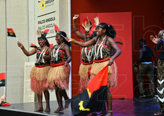 Non sono mancate, all'esterno del Pagiglione angolano, anche momenti di intrattenimento e di folklore.