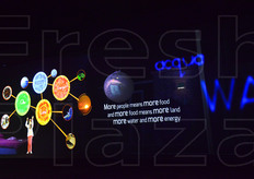 Verso la fine del cortometraggio, i visitatori sono stati condotti in uno spazio teatrale interattivo, nel quale sono stati coinvolti per portare a termine la storia del rapporto tra Uomo e Ambiente.