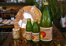 Lungo il Cardo troviamo qualche nome noto.