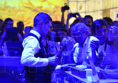 ... faceva da scenografia al bancone di distribuzione delle bibite.