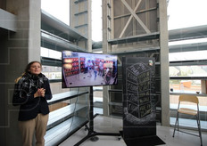 La seconda torre del padiglione svizzero, quella della Responsabilita'. Conteneva fette di mele, in confezioni da due pezzi. Sono finite in poche settimane.