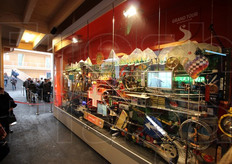 Un'installazione che riassume la Svizzera, tra funivie, ferrovie, tunnel e montagne.