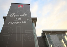 "Quanto ne rimane?" e' la provocatoria scritta sul retro del padiglione."