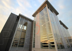 La Torre della Condivisione (quella delle mele), vista dall'esterno.