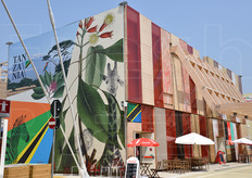 La Tanzania ha scelto di prendere spunto dal tema di Expo Milano 2015 per sviluppare la sua esposizione e partecipare all'interno del cluster delle Spezie con uno spazio espositivo di 125 metri quadri.