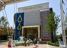 "Il Padiglione del Turkmenistan, ispirato al tema "Acqua e' vita", si apriva con una fontana."