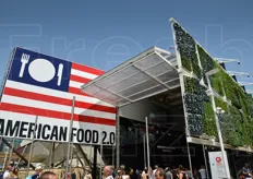 "Il Padiglione degli Stati Uniti d'America "American Food 2.0". La struttura ricorda le linee di un tradizionale granaio americano."