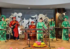 Spettacolo musicale nel Padiglione del Vietnam.