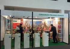 A Futurpera il CIV-Consorzio italiano vivaisti ha supportato l'Ateneo bolognese nello sviluppo delle nuove varieta' di pero (ottenute nell'ambito del programma di miglioramento genetico) ormai pronte per la commercializzazione. Allo stand del CIV era presente anche la pera Carmen* del CREA di Roma per la quale il CIV e' impegnato da anni nello sviluppo in qualita' di esclusivista mondiale (ad eccezione dell'Italia).