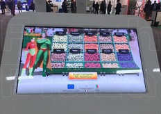 All'ingresso del primo padiglione anche un pannello informativo digitale per scoprire il progetto europeo Mr Fruitness promosso da Governo italiano e CSO di Ferrara. Il supereroe, da nove anni, anima le attivita' di promozione della frutta in Germania, Regno Unito, Danimarca, Svezia e Polonia.