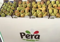 Un nuovo logo per Pera Italia, con le foglioline tricolore a identificare l'origine made in Italy.