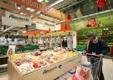 A novembre ha aperto all'interno dell'ipermercato Conad, centro commerciale La Rotonda, a Modena, un'isola Almaverde Bio