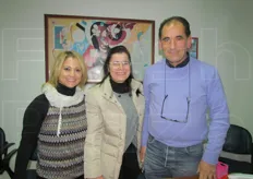 "L'amministratore unico della Primo Sole, Giuseppe "Peppino" Appio, insieme alla moglie Camilla (al centro) e alla responsabile amministrativa, Katia Menzano (a sinistra)."