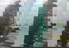 Una volta raggiunto l'impianto di lavorazione, le casse piene di finocchi raccolti non vengono svuotate sui macchinari.