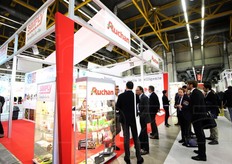 "Lo stand dell'Auchan. Durante il convegno d'apertura del secondo giorno della manifestazione Alberto Miraglia, direttore Marketing della catena, ha spiegato che "da tempo non facciamo promozione sui prodotti a marca del distributore perché vogliamo che il percepito del consumatore equivalga alla realtà". Spesso infatti le promo falsano questa percezione."