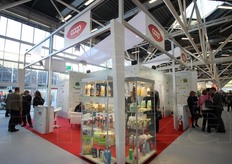 "Lo stand della Coop. Trasparenza e' la parola d'ordine su cui lavorera' Coop nel 2016: spiega Roberto Nanni, responsabile Strategia Prodotto a Marchio Coop, come serva "mettere il consumatore in condizione di scegliere su informazioni chiare e valori comuni come etica, sostenibilita' e sicurezza"."