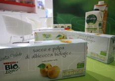 Altri prodotti della Fruttagel, sempre biologici. Stavolta si tratta di succhi di frutta con diversi marchi del distributore.