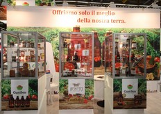 Lo stand e i prodotti della Gustibus.