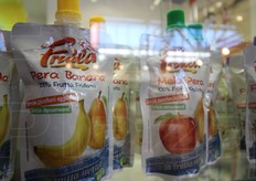 Tra i prodotti di Natura Nuova si notano anche questi mix-drink a base di pera e banana o mela e pera.