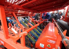 Dettaglio di una trapiantatrice targata Ferrari Costruzioni Meccaniche.