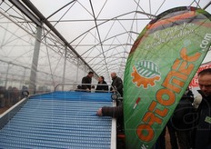 Orticoltura Tecnica in Campo e' anche spazio espositivo per le aziende del settore: qui una macchina della Ortomec.