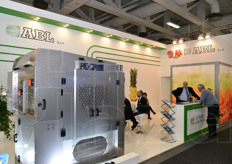 Stand dell'azienda ABL Srl di Cavezzo (MO), Italia. Macchinari per l'ortofrutta.