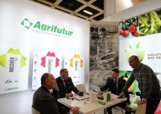 La bresciana Agrifutur sviluppa e produce prodotti a base di microrganismi benefici. In foto i responsabili aziendali in un momento di pausa tra un appuntamento e l'altro. Da sinistra a destra: Roberto Kron Morelli, Stefano Bega, Paolo Kron Morelli e Raffaele Moliterni.