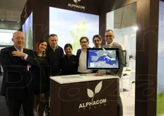Il team della Alphacom Italia. L'azienda della provincia di Bergamo sta proponendo nuovi prodotti nell'ambito delle baby leaf, con innovazioni varietali.