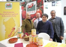 "Prima volta in fiera per la cooperativa sarda ARPOS. "Io Sono Sardo" e' un marchio nato per promuovere l'attivita' dei produttori agricoli dell'associazione, fondata nel 1975. Il pomodoro rappresenta il prodotto principale dei soci, la cui produzione e' soggetta a rigide regole qualitative, per garantire solo il meglio della terra sarda. In foto: Carlo Orru', Carlo Pah, il presidente Priamo Picci, Paolo Meli."