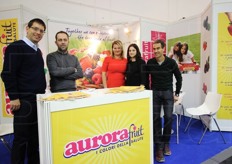 "Tra i protagonisti anche il Consorzio Piccoli Frutti, un gruppo di produttori della montagna trentina e della pianura veronese, che commercializza fragole e piccoli frutti a marchio "Aurorafruit". In foto, da sinistra a destra: Marco Butera (responsabile tecnico del gruppo), Matteo Scandola (direttore), le responsabili commerciali Linda Bran e Sonia Scappin, Alessandro Lucchini (responsabile della produzione e vicepresidente del Consorzio)."