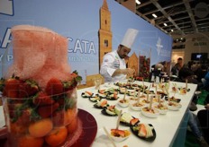 Nello stand collettivo della Basilicata. Lo chef rivisita i prodotti locali, a partire dalle fragole.