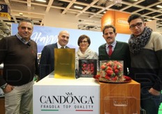 Stand Club Candonga. Da sinistra a destra: Filippo Corvaglia (produttore), Luca Braia (assessore politiche agricole e forestali Regione Basilicata), Carmela Suriano (ideatrice del Club Candonga), Nicola Vallinoto (responsabile qualita' Club Candonga) e Mattia Corvaglia (produttore).