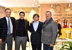 Tre grandi imprese leader nel settore ortofrutticolo italiano si sono presentate quest'anno all'interno di un unico stand collettivo. Si tratta di Battaglio, Di Donna Trade e Don Camillo. In foto: Luca Battaglio, Piervito Di Donna, Juan Lastra (dell'impresa argentina Cosur S.A, pertner del Gruppo Battaglio) ed Ettore Cagna.
