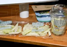 Uno degli innovativi concept di snack vegetali proposti dalla sementiera Bejo: Kohrispy, bustine e bicchieri contenenti bastoncini freschi di cavolo rapa. Deliziosi da soli, formidabili con salse e in insalata!
