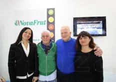 Sara Vroloc, Gildo Buscaroli, Renzo Mainetti e Lidia Sanapo della Novafrut. L'azienda di Bologna commercializza prodotti ortofrutticoli italiani e stranieri sulla piazza di Bologna.